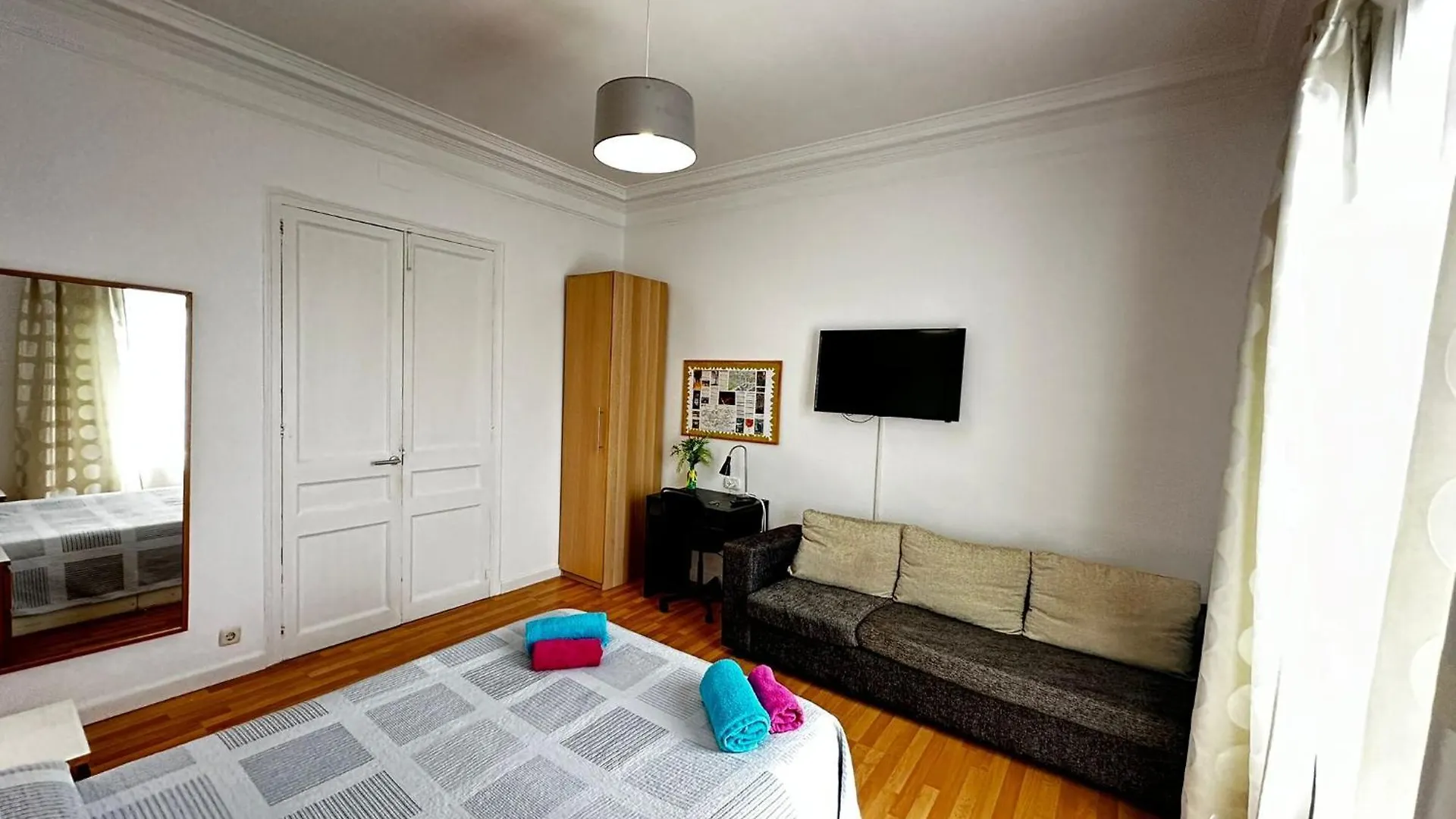 Rooms Tetu Barcelona 0*,  Spanien